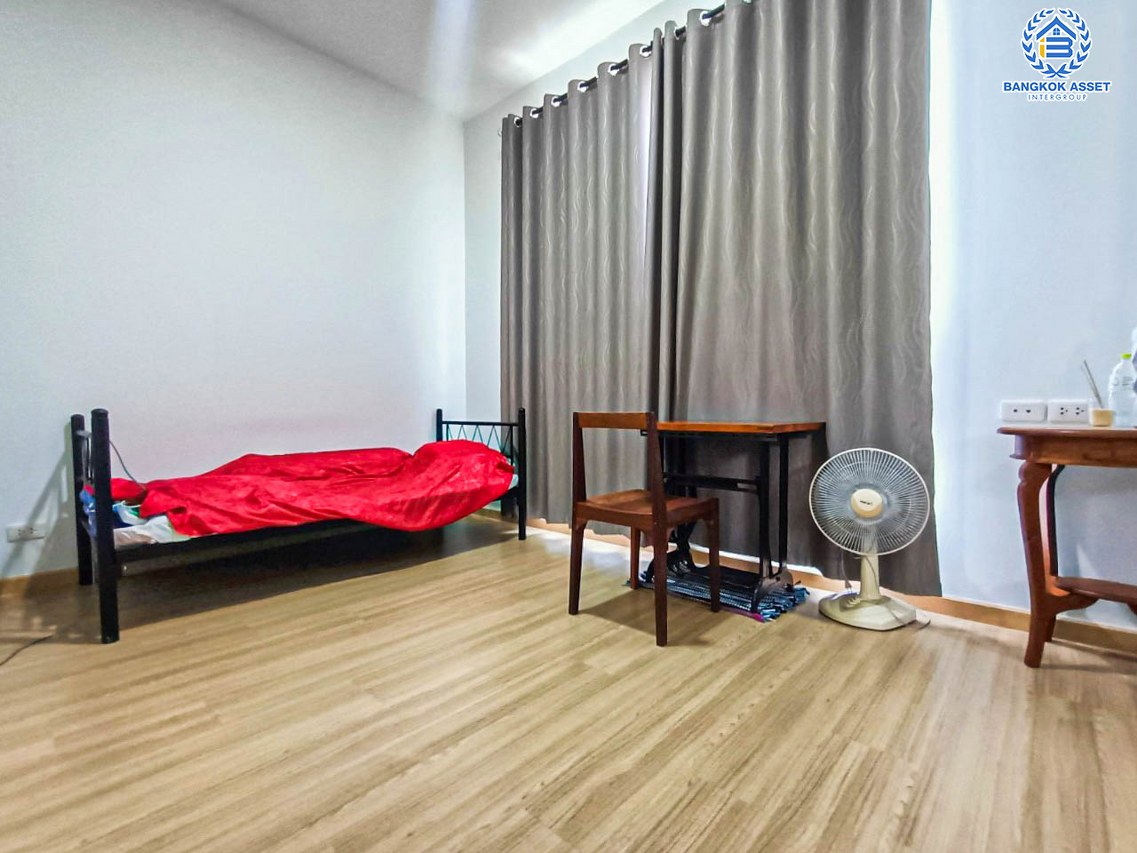 *****ทาวน์เฮ้าส์มือสองนนทบุรี โครงการ คาซ่าวอเตอร์ไซด์ นครอินทร์ เนื้อที่กว้าง 24.3 ตร.ว. ฟังก์ชัน 3 ห้องนอน 2 ห้องน้ำ 2 ที่จอดรถ แถมฟรี! 2 เครื่องปรับอากาศ 2 เครื่องทำน้ำอุ่น บนทำเลแห่งการเดินทาง เชื่อมต่อถนนนครอินทร์, ถนนราชพฤกษ์ ใกล้รถไฟฟ้าสายสีม่วง "สถานีแยกติวานนท์" และจุดขึ้นทางด่วน "ศรีรัช"