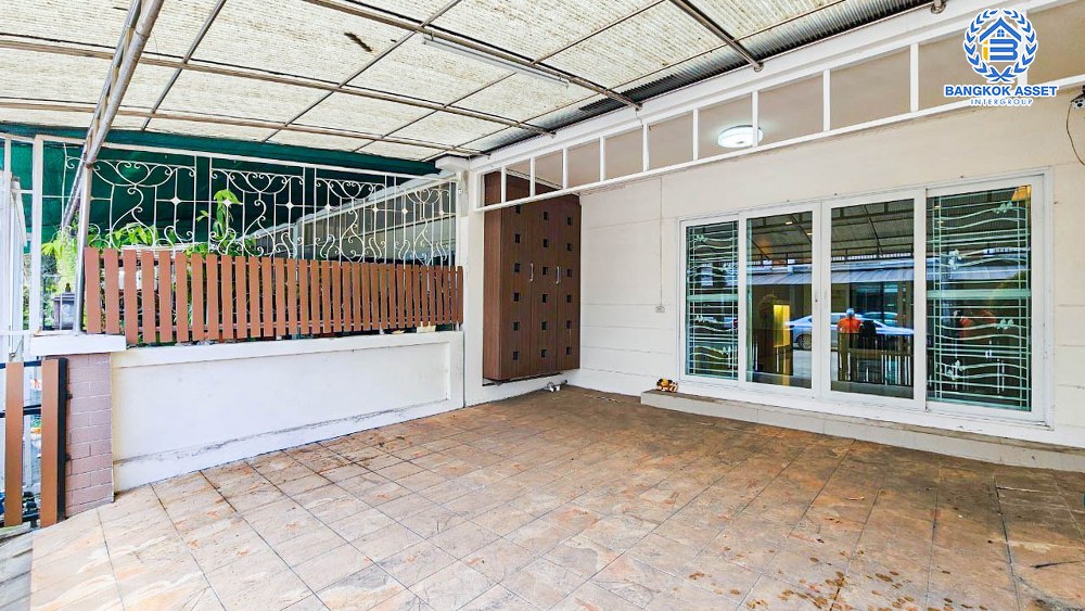 *****ทาวน์โฮม 3 ชั้นมือสอง โครงการ The Exclusive อ่อนนุช เนื้อที่ 20.60 ตร.ว. ฟังก์ชัน 4 ห้องนอน 3 ห้องน้ำ 2 ที่จอดรถ บ้านสภาพดีเยี่ยม ตกแต่งสไตล์โมเดิร์น พร้อมอยู่ บนทำใจกลางเมือง เดินทางสะดวก เชื่อมต่อถนนอ่อนนุช ถนนศรีนครินทร์ ใกล้รถไฟฟ้าสายสีเหลือง "สถานีศรีนุช"