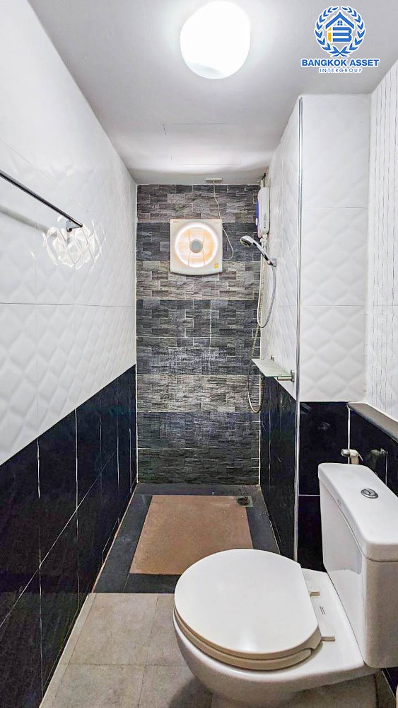 *****ทาวน์โฮม 3 ชั้นมือสอง โครงการ The Exclusive อ่อนนุช เนื้อที่ 20.60 ตร.ว. ฟังก์ชัน 4 ห้องนอน 3 ห้องน้ำ 2 ที่จอดรถ บ้านสภาพดีเยี่ยม ตกแต่งสไตล์โมเดิร์น พร้อมอยู่ บนทำใจกลางเมือง เดินทางสะดวก เชื่อมต่อถนนอ่อนนุช ถนนศรีนครินทร์ ใกล้รถไฟฟ้าสายสีเหลือง "สถานีศรีนุช"