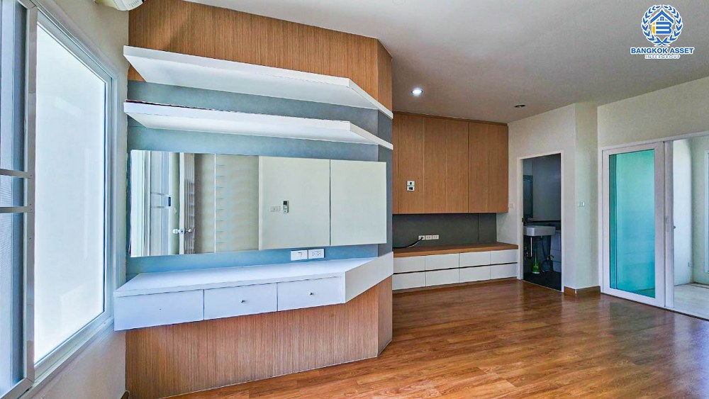 *****ทาวน์โฮม 3 ชั้นมือสอง โครงการ The Exclusive อ่อนนุช เนื้อที่ 20.60 ตร.ว. ฟังก์ชัน 4 ห้องนอน 3 ห้องน้ำ 2 ที่จอดรถ บ้านสภาพดีเยี่ยม ตกแต่งสไตล์โมเดิร์น พร้อมอยู่ บนทำใจกลางเมือง เดินทางสะดวก เชื่อมต่อถนนอ่อนนุช ถนนศรีนครินทร์ ใกล้รถไฟฟ้าสายสีเหลือง "สถานีศรีนุช"