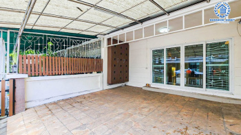 *****ทาวน์โฮม 3 ชั้นมือสอง โครงการ The Exclusive อ่อนนุช เนื้อที่ 20.60 ตร.ว. ฟังก์ชัน 4 ห้องนอน 3 ห้องน้ำ 2 ที่จอดรถ บ้านสภาพดีเยี่ยม ตกแต่งสไตล์โมเดิร์น พร้อมอยู่ บนทำใจกลางเมือง เดินทางสะดวก เชื่อมต่อถนนอ่อนนุช ถนนศรีนครินทร์ ใกล้รถไฟฟ้าสายสีเหลือง "สถานีศรีนุช"