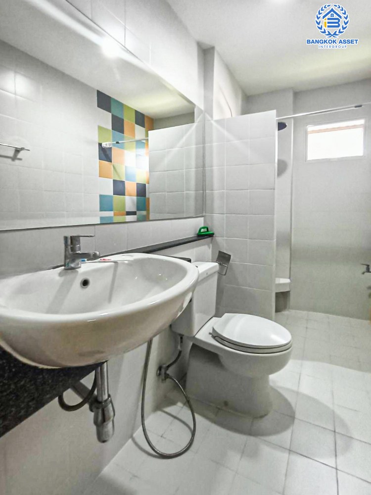 *****บ้านแฝดมือสอง โครงการ ไพร์มเพลส เดอะ กรีนเนอร์ กาญจนาภิเษก เนื้อที่ 40.50 ตร.ว. ฟังก์ชัน 3 ห้องนอน 3 ห้องน้ำ 2 ที่จอดรถ บ้านสภาพดีเยี่ยม บนทำเลเดินทางสะดวก เชื่อมต่อถนนคลองถนน ถนนแก้วอินทร์ ถนนกาญจนาภิเษก ใกล้เซ็นทรัลเวสเกต และรถไฟฟ้าสายสีม่วง "สถานีคลองบางไผ่"