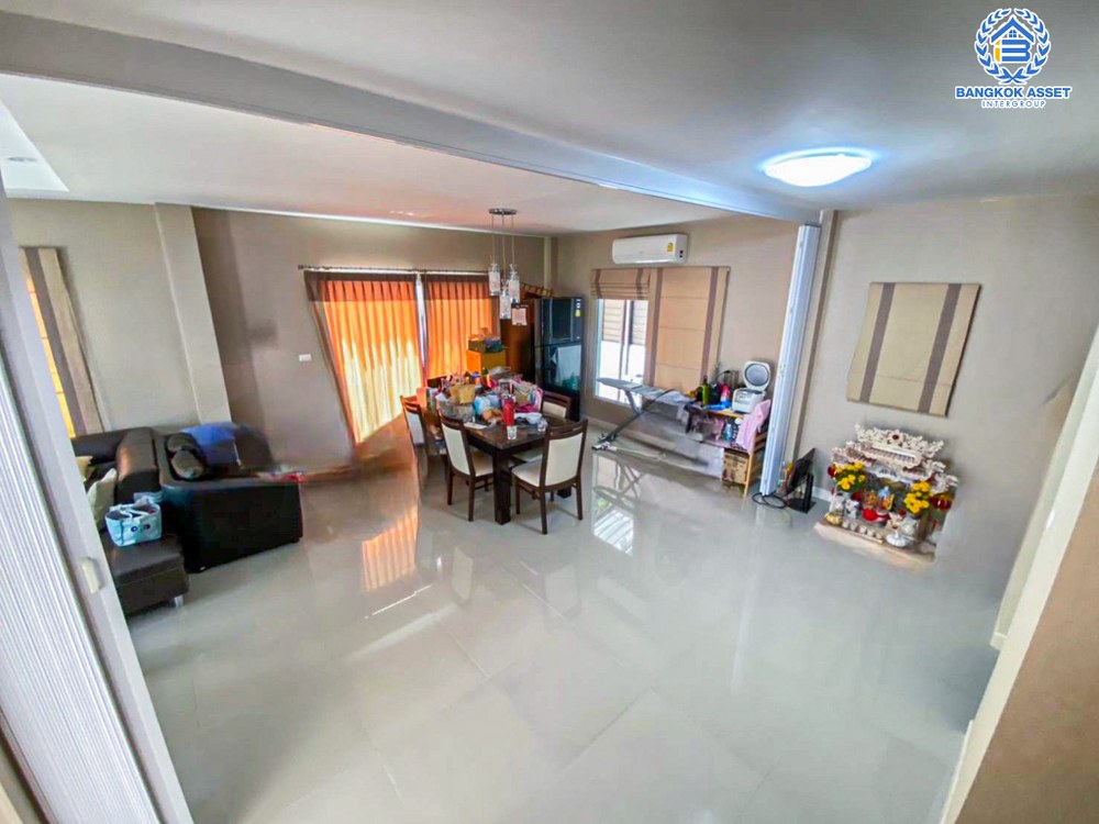 *****บ้านแฝดมือสอง โครงการ ไพร์มเพลส เดอะ กรีนเนอร์ กาญจนาภิเษก เนื้อที่ 40.50 ตร.ว. ฟังก์ชัน 3 ห้องนอน 3 ห้องน้ำ 2 ที่จอดรถ บ้านสภาพดีเยี่ยม บนทำเลเดินทางสะดวก เชื่อมต่อถนนคลองถนน ถนนแก้วอินทร์ ถนนกาญจนาภิเษก ใกล้เซ็นทรัลเวสเกต และรถไฟฟ้าสายสีม่วง "สถานีคลองบางไผ่"