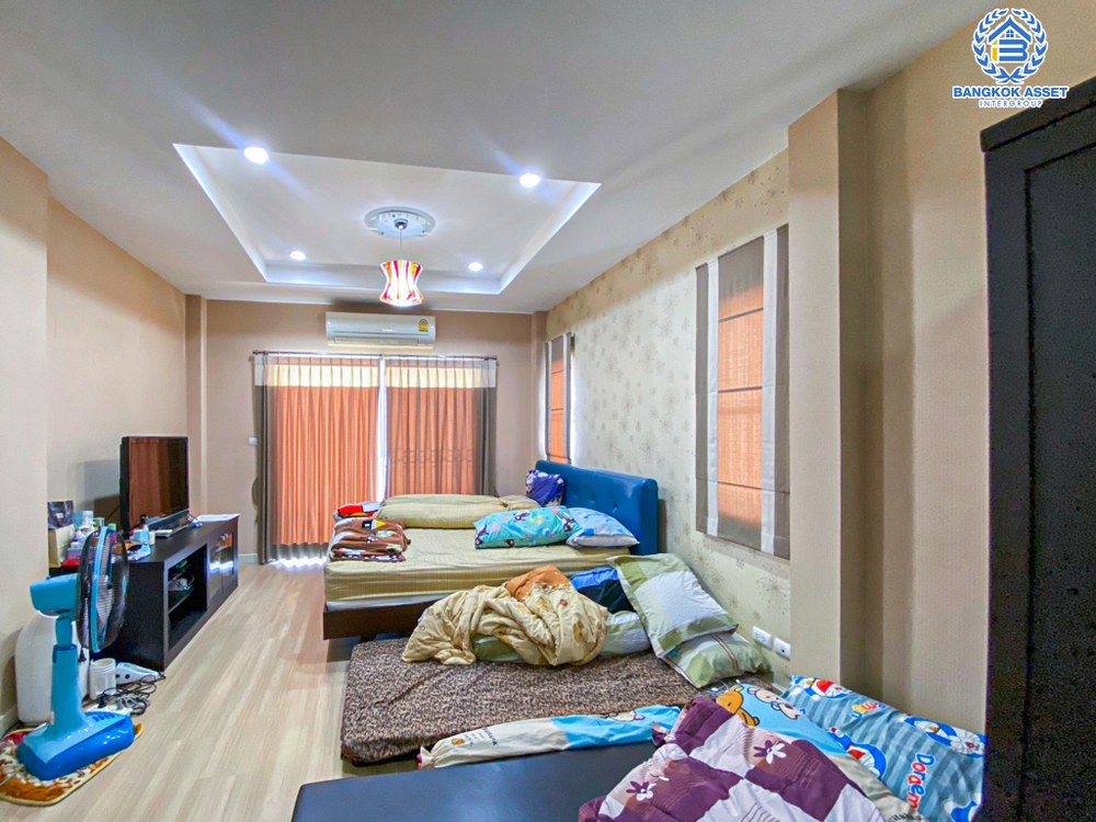 *****บ้านแฝดมือสอง โครงการ ไพร์มเพลส เดอะ กรีนเนอร์ กาญจนาภิเษก เนื้อที่ 40.50 ตร.ว. ฟังก์ชัน 3 ห้องนอน 3 ห้องน้ำ 2 ที่จอดรถ บ้านสภาพดีเยี่ยม บนทำเลเดินทางสะดวก เชื่อมต่อถนนคลองถนน ถนนแก้วอินทร์ ถนนกาญจนาภิเษก ใกล้เซ็นทรัลเวสเกต และรถไฟฟ้าสายสีม่วง "สถานีคลองบางไผ่"