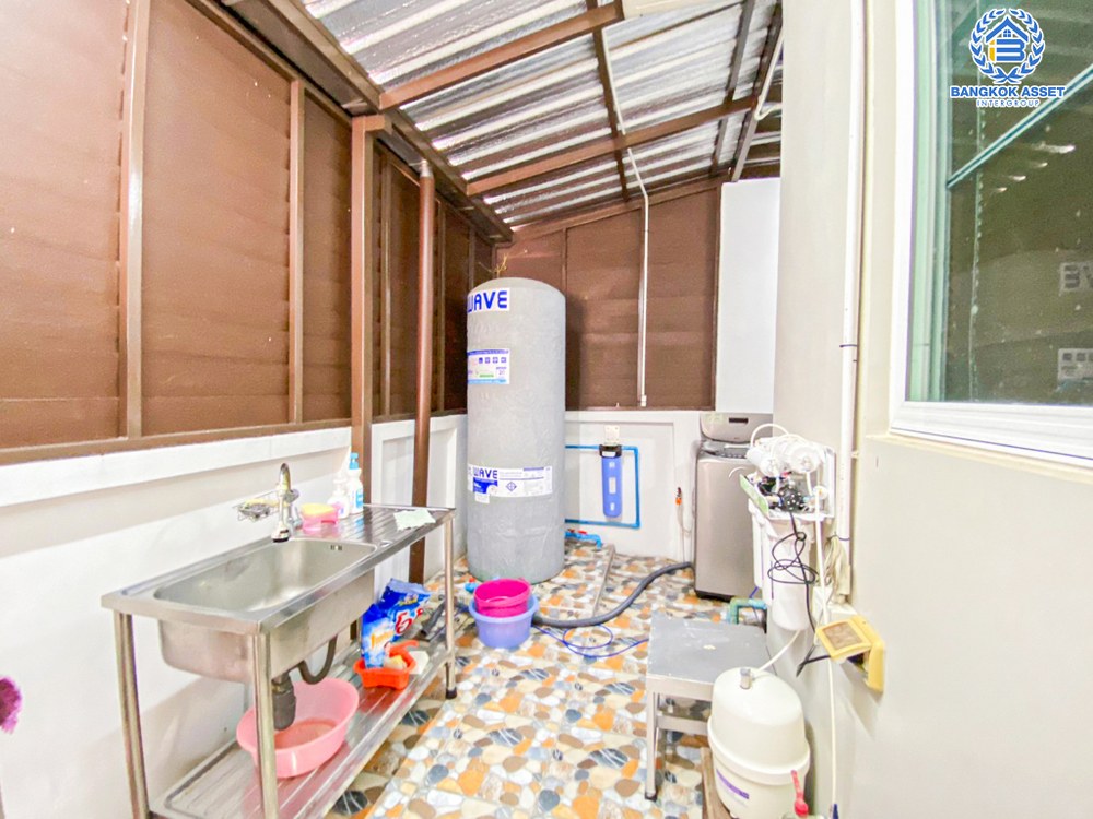 *****บ้านแฝดมือสอง โครงการ ไพร์มเพลส เดอะ กรีนเนอร์ กาญจนาภิเษก เนื้อที่ 40.50 ตร.ว. ฟังก์ชัน 3 ห้องนอน 3 ห้องน้ำ 2 ที่จอดรถ บ้านสภาพดีเยี่ยม บนทำเลเดินทางสะดวก เชื่อมต่อถนนคลองถนน ถนนแก้วอินทร์ ถนนกาญจนาภิเษก ใกล้เซ็นทรัลเวสเกต และรถไฟฟ้าสายสีม่วง "สถานีคลองบางไผ่"