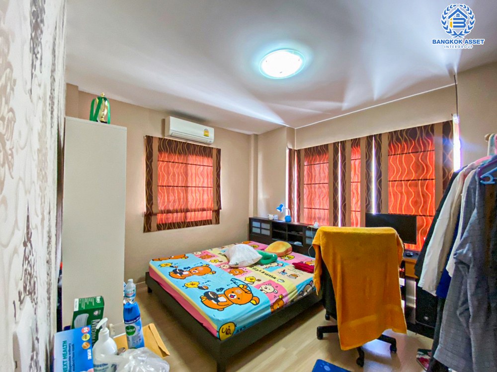 *****บ้านแฝดมือสอง โครงการ ไพร์มเพลส เดอะ กรีนเนอร์ กาญจนาภิเษก เนื้อที่ 40.50 ตร.ว. ฟังก์ชัน 3 ห้องนอน 3 ห้องน้ำ 2 ที่จอดรถ บ้านสภาพดีเยี่ยม บนทำเลเดินทางสะดวก เชื่อมต่อถนนคลองถนน ถนนแก้วอินทร์ ถนนกาญจนาภิเษก ใกล้เซ็นทรัลเวสเกต และรถไฟฟ้าสายสีม่วง "สถานีคลองบางไผ่"