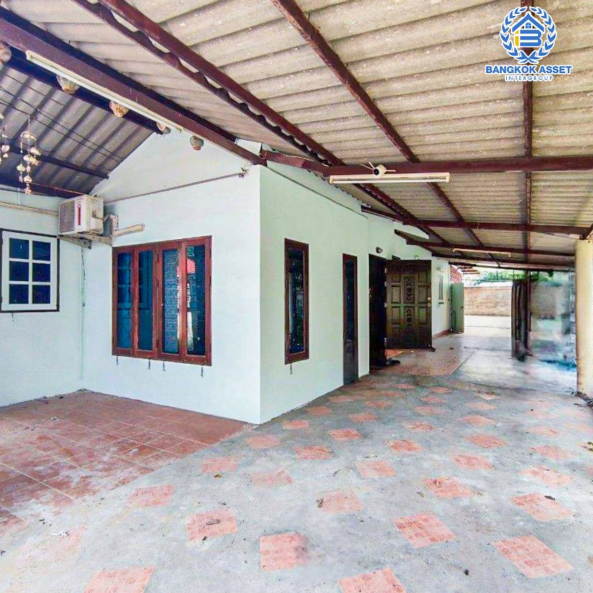 *****บ้านเดี่ยวชั้นเดียวมือสองนนทบุรี โครงการ อริสรา1 กาญจนาภิเษก เนื้อที่กว้างมากถึง 100 ตร.ว. ฟังก์ชัน 4 ห้องนอน 2 ห้องน้ำ 3 ที่จอดรถ บ้านเนื้อที่เยอะ บนทำเลแห่งการเดินทาง เชื่อมต่อถนนกาญจนาภิเษก ใกล้รถไฟฟ้าสายสีม่วง "สถานีบางพลู" ในราคาสุดคุ้ม!!