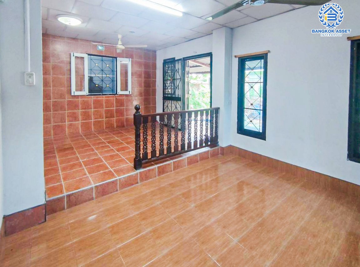 *****บ้านเดี่ยวชั้นเดียวมือสองนนทบุรี โครงการ อริสรา1 กาญจนาภิเษก เนื้อที่กว้างมากถึง 100 ตร.ว. ฟังก์ชัน 4 ห้องนอน 2 ห้องน้ำ 3 ที่จอดรถ บ้านเนื้อที่เยอะ บนทำเลแห่งการเดินทาง เชื่อมต่อถนนกาญจนาภิเษก ใกล้รถไฟฟ้าสายสีม่วง "สถานีบางพลู" ในราคาสุดคุ้ม!!