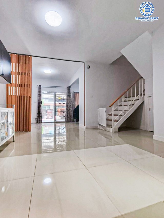 *****ทาวน์เฮ้าส์มือสองสมุทรปราการ โครงการ The color leisure บางนา-กม.10 เนื้อที่กว้าง 21.4 ตร.ว. ฟังก์ชัน 3 ห้องนอน 2 ห้องน้ำ 2 ที่จอดรถ แถมฟรี! 2 เครื่องปรับอากาศ บนทำเลเชื่อมต่อถนนบางนา-ตราด, ถนนเทพารักษ์ ใกล้สนามบินสุวรรณภูมิ และทางด่วน "บางนา-ตราด" ราคาถูกสุดในย่านนี้!