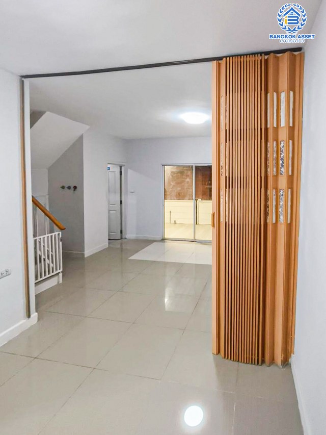 *****ทาวน์เฮ้าส์มือสองสมุทรปราการ โครงการ The color leisure บางนา-กม.10 เนื้อที่กว้าง 21.4 ตร.ว. ฟังก์ชัน 3 ห้องนอน 2 ห้องน้ำ 2 ที่จอดรถ แถมฟรี! 2 เครื่องปรับอากาศ บนทำเลเชื่อมต่อถนนบางนา-ตราด, ถนนเทพารักษ์ ใกล้สนามบินสุวรรณภูมิ และทางด่วน "บางนา-ตราด" ราคาถูกสุดในย่านนี้!