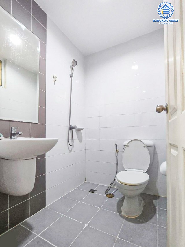 *****ทาวน์เฮ้าส์มือสองสมุทรปราการ โครงการ The color leisure บางนา-กม.10 เนื้อที่กว้าง 21.4 ตร.ว. ฟังก์ชัน 3 ห้องนอน 2 ห้องน้ำ 2 ที่จอดรถ แถมฟรี! 2 เครื่องปรับอากาศ บนทำเลเชื่อมต่อถนนบางนา-ตราด, ถนนเทพารักษ์ ใกล้สนามบินสุวรรณภูมิ และทางด่วน "บางนา-ตราด" ราคาถูกสุดในย่านนี้!