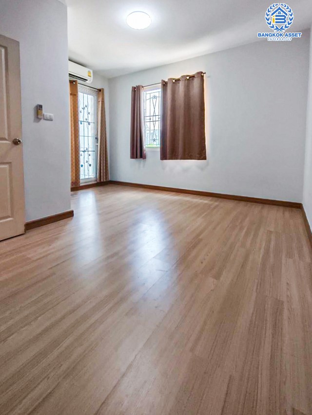 *****ทาวน์เฮ้าส์มือสองสมุทรปราการ โครงการ The color leisure บางนา-กม.10 เนื้อที่กว้าง 21.4 ตร.ว. ฟังก์ชัน 3 ห้องนอน 2 ห้องน้ำ 2 ที่จอดรถ แถมฟรี! 2 เครื่องปรับอากาศ บนทำเลเชื่อมต่อถนนบางนา-ตราด, ถนนเทพารักษ์ ใกล้สนามบินสุวรรณภูมิ และทางด่วน "บางนา-ตราด" ราคาถูกสุดในย่านนี้!