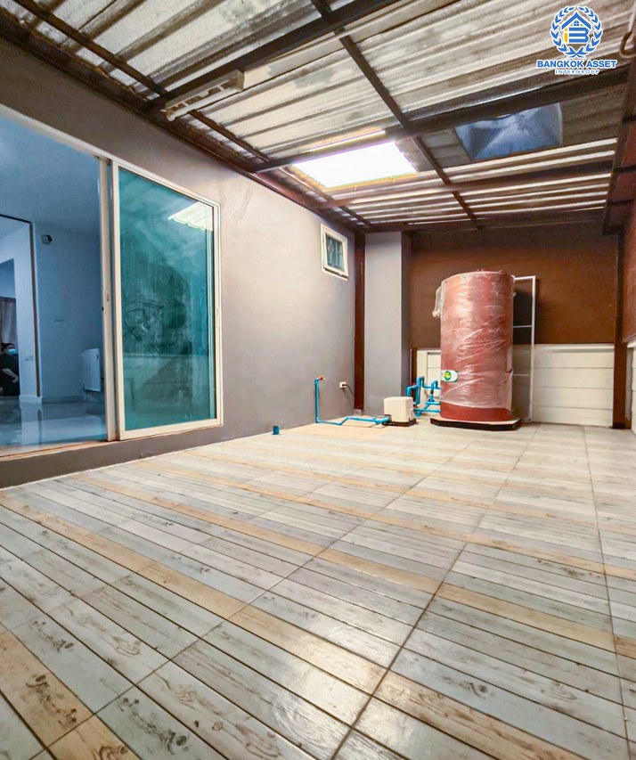 *****ทาวน์เฮ้าส์มือสองสมุทรปราการ โครงการ The color leisure บางนา-กม.10 เนื้อที่กว้าง 21.4 ตร.ว. ฟังก์ชัน 3 ห้องนอน 2 ห้องน้ำ 2 ที่จอดรถ แถมฟรี! 2 เครื่องปรับอากาศ บนทำเลเชื่อมต่อถนนบางนา-ตราด, ถนนเทพารักษ์ ใกล้สนามบินสุวรรณภูมิ และทางด่วน "บางนา-ตราด" ราคาถูกสุดในย่านนี้!