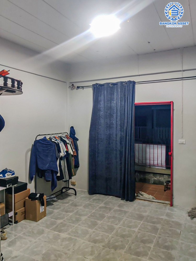 *****ทาวน์เฮ้าส์มือสอง โครงการ ภัทราวรรณ ชัยพฤกษ์-แจ้งวัฒนะ เนื้อที่ 17 ตร.ว. ฟังก์ชัน 2 ห้องนอน 2 ห้องน้ำ 1 ที่จอดรถ บ้านสภาพดีเยี่ยม พร้อมเข้าอยู่ บนทำเลเดินทางสะดวก เชื่อมต่อถนนชัยพฤกษ์ ถนนแจ้งวัฒนะ ใกล้รถไฟฟ้าสายสีม่วง "สถานีคลองบางไผ่" และจุดขึ้นทางด่วน "ศรีรัช"