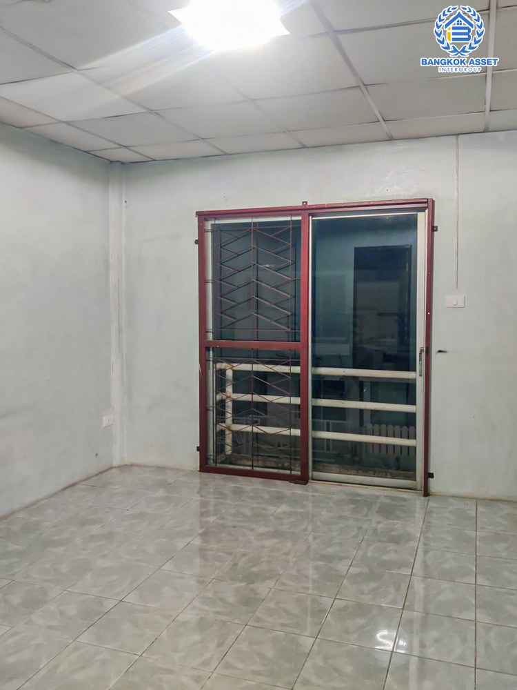 *****ทาวน์เฮ้าส์มือสอง โครงการ ภัทราวรรณ ชัยพฤกษ์-แจ้งวัฒนะ เนื้อที่ 17 ตร.ว. ฟังก์ชัน 2 ห้องนอน 2 ห้องน้ำ 1 ที่จอดรถ บ้านสภาพดีเยี่ยม พร้อมเข้าอยู่ บนทำเลเดินทางสะดวก เชื่อมต่อถนนชัยพฤกษ์ ถนนแจ้งวัฒนะ ใกล้รถไฟฟ้าสายสีม่วง "สถานีคลองบางไผ่" และจุดขึ้นทางด่วน "ศรีรัช"