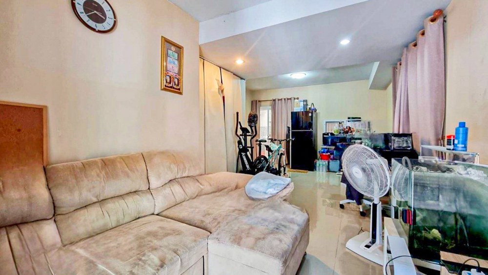 *****ทาวน์เฮ้าส์มือสอง โครงการ อารียาเดอะคัลเลอร์ เฟส5 บางนา-ตราด เนื้อที่ 29.20 ตร.ว. ฟังก์ชัน 3 ห้องนอน 2 ห้องน้ำ 1 ที่จอดรถ บ้านสภาพเหมือนใหม่ บนทำเลเดินทางสะดวก เชื่อมต่อถนนกาญจนาภิเษก(วงแหวนรอบนอก) ถนนสนามแดง เข้าในเมืองได้อย่างง่ายดายด้วยถนนสุขุมวิท113