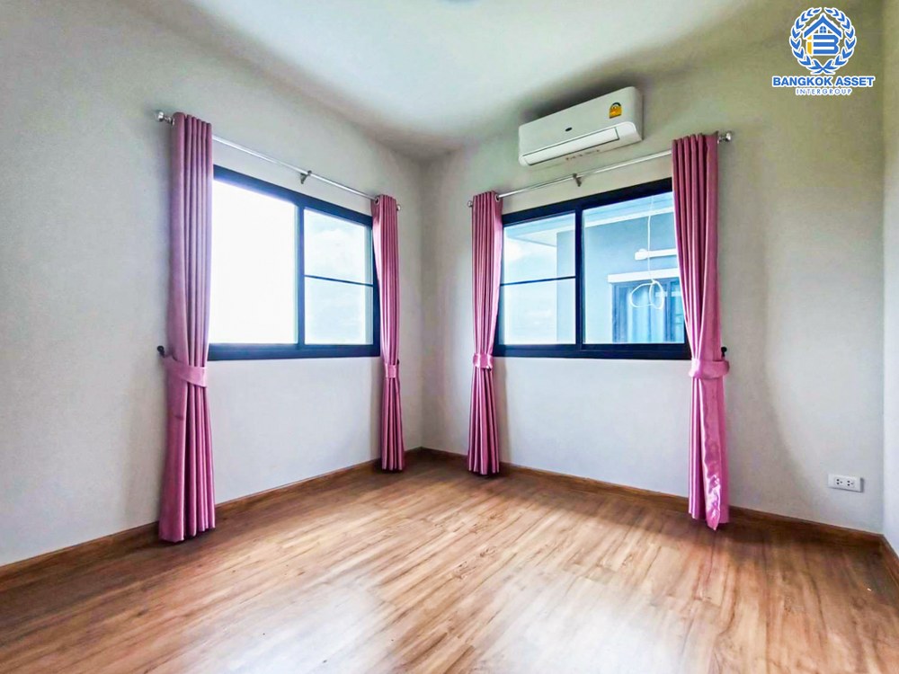 *****ทาวน์เฮ้าส์มือสอง โครงการ เดอะโมดิช ชัยพฤกษ์-วงแหวน หลังมุม เนื้อที่ 25.50 ตร.ว. ฟังก์ชัน 3 ห้องนอน 2 ห้องน้ำ 1 ที่จอดรถ พื้นที่ใช้สอยกว้างขวาง ภายในสภาพเหมือนใหม่ พร้อมเข้าอยู่ บนทำเลเดินทางสะดวกสบาย เชื่อมต่อถนนบางกรวย-ไทรน้อย ถนนราชพฤกษ์ ซอยวัดลาดปลาดุก