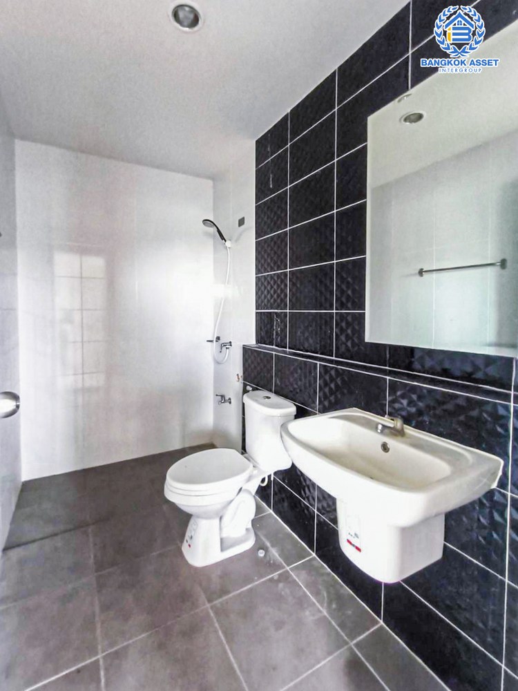 *****ทาวน์เฮ้าส์มือสอง โครงการ เดอะโมดิช ชัยพฤกษ์-วงแหวน หลังมุม เนื้อที่ 25.50 ตร.ว. ฟังก์ชัน 3 ห้องนอน 2 ห้องน้ำ 1 ที่จอดรถ พื้นที่ใช้สอยกว้างขวาง ภายในสภาพเหมือนใหม่ พร้อมเข้าอยู่ บนทำเลเดินทางสะดวกสบาย เชื่อมต่อถนนบางกรวย-ไทรน้อย ถนนราชพฤกษ์ ซอยวัดลาดปลาดุก