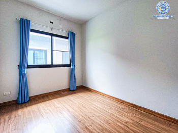 *****ทาวน์เฮ้าส์มือสอง โครงการ เดอะโมดิช ชัยพฤกษ์-วงแหวน หลังมุม เนื้อที่ 25.50 ตร.ว. ฟังก์ชัน 3 ห้องนอน 2 ห้องน้ำ 1 ที่จอดรถ พื้นที่ใช้สอยกว้างขวาง ภายในสภาพเหมือนใหม่ พร้อมเข้าอยู่ บนทำเลเดินทางสะดวกสบาย เชื่อมต่อถนนบางกรวย-ไทรน้อย ถนนราชพฤกษ์ ซอยวัดลาดปลาดุก