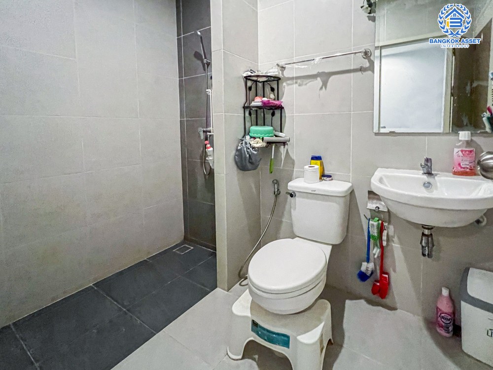 *****ทาวน์เฮ้าส์มือสอง โครงการ ศุภาลัย พรีโม่ กาญจนาภิเษก-พระราม5 เนื้อที่กว้าง 19.40 ตร.ว. ฟังก์ชัน 3 ห้องนอน 2 ห้องน้ำ 2 ที่จอดรถ บ้านสภาพเหมือนใหม่ พร้อมเข้าอยู่ บนทำเลเดินทางสะดวกสบายเข้า-ออกในเมืองง่าย เชื่อมต่อถนนรัตนาธิเบศร์ ถนนกาญจนาภิเษก ถนนบางกรวย-ไทรน้อย