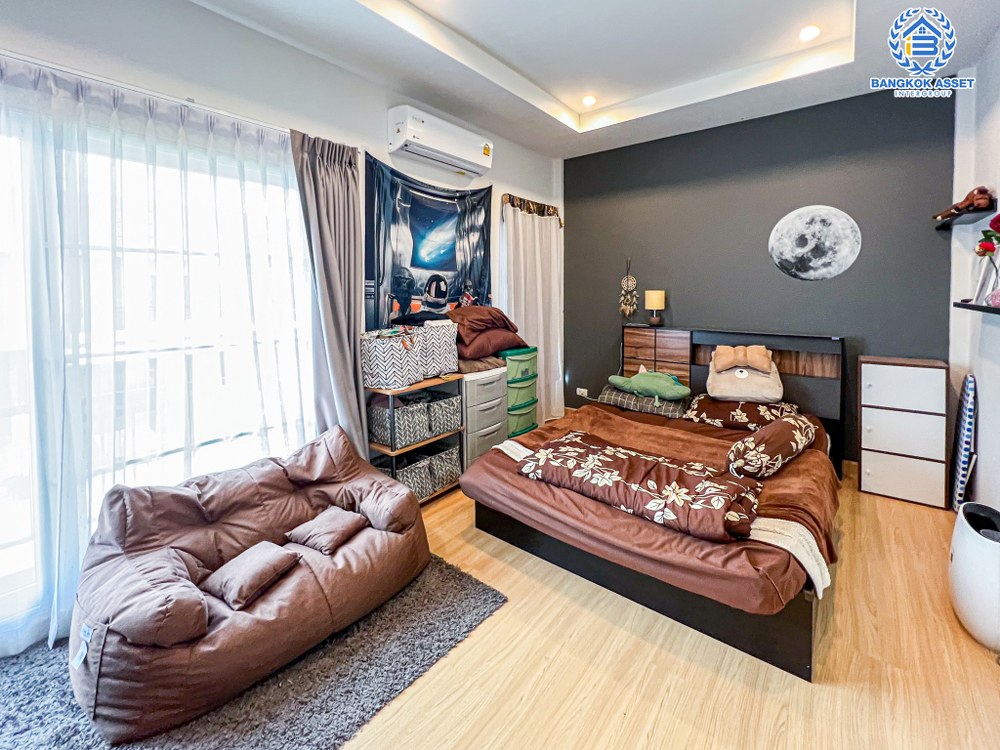 *****ทาวน์เฮ้าส์มือสอง โครงการ ศุภาลัย พรีโม่ กาญจนาภิเษก-พระราม5 เนื้อที่กว้าง 19.40 ตร.ว. ฟังก์ชัน 3 ห้องนอน 2 ห้องน้ำ 2 ที่จอดรถ บ้านสภาพเหมือนใหม่ พร้อมเข้าอยู่ บนทำเลเดินทางสะดวกสบายเข้า-ออกในเมืองง่าย เชื่อมต่อถนนรัตนาธิเบศร์ ถนนกาญจนาภิเษก ถนนบางกรวย-ไทรน้อย