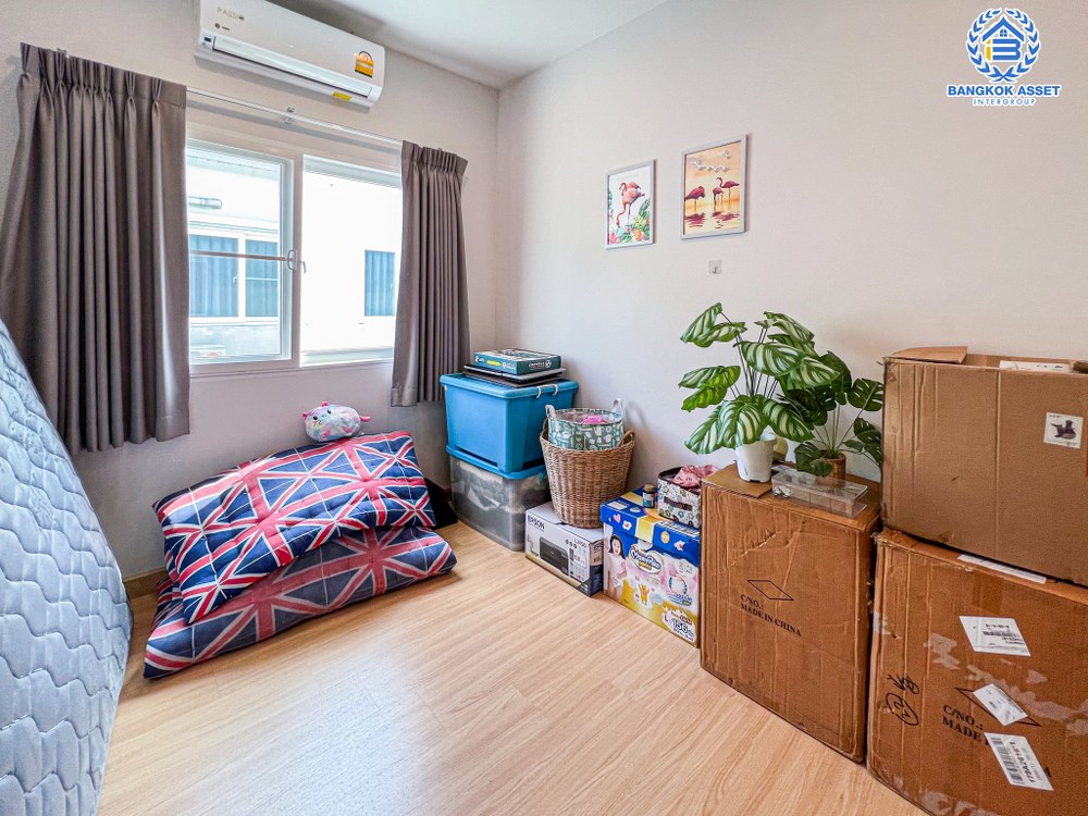 *****ทาวน์เฮ้าส์มือสอง โครงการ ศุภาลัย พรีโม่ กาญจนาภิเษก-พระราม5 เนื้อที่กว้าง 19.40 ตร.ว. ฟังก์ชัน 3 ห้องนอน 2 ห้องน้ำ 2 ที่จอดรถ บ้านสภาพเหมือนใหม่ พร้อมเข้าอยู่ บนทำเลเดินทางสะดวกสบายเข้า-ออกในเมืองง่าย เชื่อมต่อถนนรัตนาธิเบศร์ ถนนกาญจนาภิเษก ถนนบางกรวย-ไทรน้อย