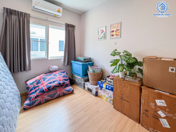 *****ทาวน์เฮ้าส์มือสอง โครงการ ศุภาลัย พรีโม่ กาญจนาภิเษก-พระราม5 เนื้อที่กว้าง 19.40 ตร.ว. ฟังก์ชัน 3 ห้องนอน 2 ห้องน้ำ 2 ที่จอดรถ บ้านสภาพเหมือนใหม่ พร้อมเข้าอยู่ บนทำเลเดินทางสะดวกสบายเข้า-ออกในเมืองง่าย เชื่อมต่อถนนรัตนาธิเบศร์ ถนนกาญจนาภิเษก ถนนบางกรวย-ไทรน้อย