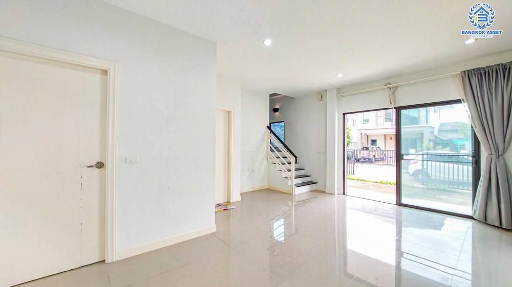 *****บ้านแฝดมือสอง โครงการ เดอะบาลานซ์ พุทธมณฑลสาย 5 เนื้อที่ 58.90 ตร.ว. ฟังก์ชัน 4 ห้องนอน 3 ห้องน้ำ 2 ที่จอดรถ บ้านสภาพดีเยี่ยม ให้ความรู้สึกเหมือนบ้านเดี่ยว บนทำเลเดินทางเข้า-ออกในเมืองสะดวก เชื่อมต่อถนนบรมราชชนนี ถนนพุทธมณฑลสาย5 ถนนเพชรเกษม จองเลย