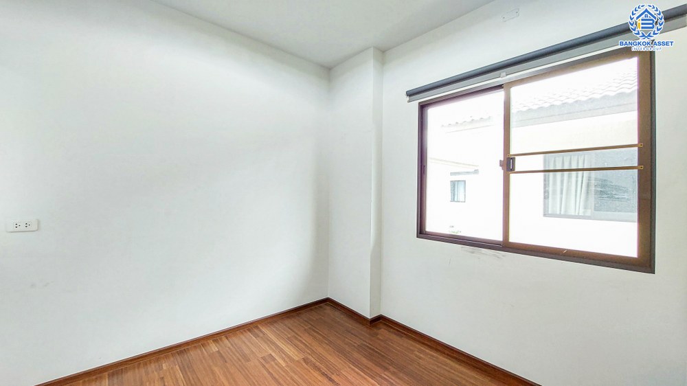 *****บ้านแฝดมือสอง โครงการ เดอะบาลานซ์ พุทธมณฑลสาย 5 เนื้อที่ 58.90 ตร.ว. ฟังก์ชัน 4 ห้องนอน 3 ห้องน้ำ 2 ที่จอดรถ บ้านสภาพดีเยี่ยม ให้ความรู้สึกเหมือนบ้านเดี่ยว บนทำเลเดินทางเข้า-ออกในเมืองสะดวก เชื่อมต่อถนนบรมราชชนนี ถนนพุทธมณฑลสาย5 ถนนเพชรเกษม จองเลย