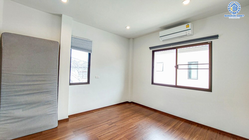 *****บ้านแฝดมือสอง โครงการ เดอะบาลานซ์ พุทธมณฑลสาย 5 เนื้อที่ 58.90 ตร.ว. ฟังก์ชัน 4 ห้องนอน 3 ห้องน้ำ 2 ที่จอดรถ บ้านสภาพดีเยี่ยม ให้ความรู้สึกเหมือนบ้านเดี่ยว บนทำเลเดินทางเข้า-ออกในเมืองสะดวก เชื่อมต่อถนนบรมราชชนนี ถนนพุทธมณฑลสาย5 ถนนเพชรเกษม จองเลย