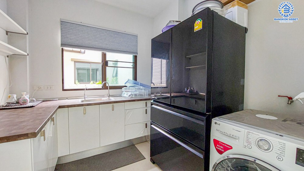 *****บ้านแฝดมือสอง โครงการ เดอะบาลานซ์ พุทธมณฑลสาย 5 เนื้อที่ 58.90 ตร.ว. ฟังก์ชัน 4 ห้องนอน 3 ห้องน้ำ 2 ที่จอดรถ บ้านสภาพดีเยี่ยม ให้ความรู้สึกเหมือนบ้านเดี่ยว บนทำเลเดินทางเข้า-ออกในเมืองสะดวก เชื่อมต่อถนนบรมราชชนนี ถนนพุทธมณฑลสาย5 ถนนเพชรเกษม จองเลย