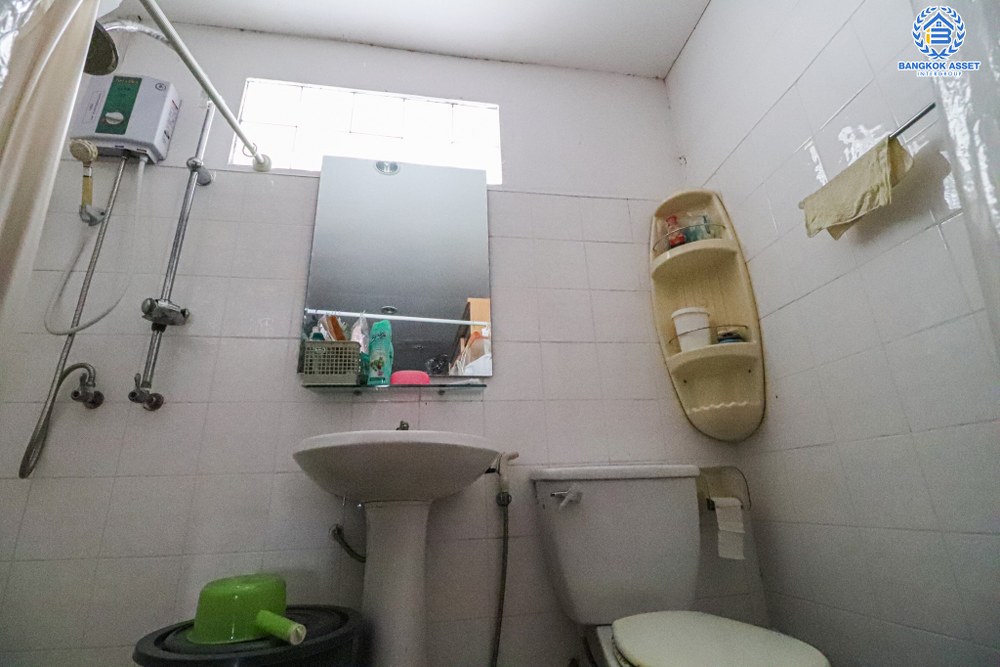 *****ทาวน์เฮ้าส์มือสอง ซอยลาดพร้าว122 เนื้อที่ 45 ตร.ว. ฟังก์ชัน 4 ห้องนอน 4 ห้องน้ำ 4 ที่จอดรถ บ้านสภาพดีเยี่ยม ทำเลดีเหมาะกับการทำธุรกิจ เดินทางสะดวกสบาย เชื่อมต่อถนนลาดพร้าว ถนนเลียบทางด่วนรามอินทรา ถนนรามคำแหง ใกล้รถไฟฟ้าสายสีเหลือง "สถานีมหาดไทย" และจุดขึ้นทางด่วน "ฉลองรัช"