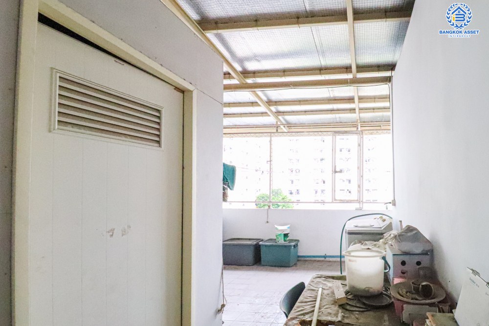 *****ทาวน์เฮ้าส์มือสอง ซอยลาดพร้าว122 เนื้อที่ 45 ตร.ว. ฟังก์ชัน 4 ห้องนอน 4 ห้องน้ำ 4 ที่จอดรถ บ้านสภาพดีเยี่ยม ทำเลดีเหมาะกับการทำธุรกิจ เดินทางสะดวกสบาย เชื่อมต่อถนนลาดพร้าว ถนนเลียบทางด่วนรามอินทรา ถนนรามคำแหง ใกล้รถไฟฟ้าสายสีเหลือง "สถานีมหาดไทย" และจุดขึ้นทางด่วน "ฉลองรัช"