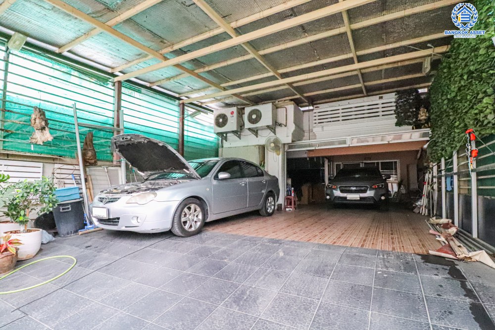 *****ทาวน์เฮ้าส์มือสอง ซอยลาดพร้าว122 เนื้อที่ 45 ตร.ว. ฟังก์ชัน 4 ห้องนอน 4 ห้องน้ำ 4 ที่จอดรถ บ้านสภาพดีเยี่ยม ทำเลดีเหมาะกับการทำธุรกิจ เดินทางสะดวกสบาย เชื่อมต่อถนนลาดพร้าว ถนนเลียบทางด่วนรามอินทรา ถนนรามคำแหง ใกล้รถไฟฟ้าสายสีเหลือง "สถานีมหาดไทย" และจุดขึ้นทางด่วน "ฉลองรัช"