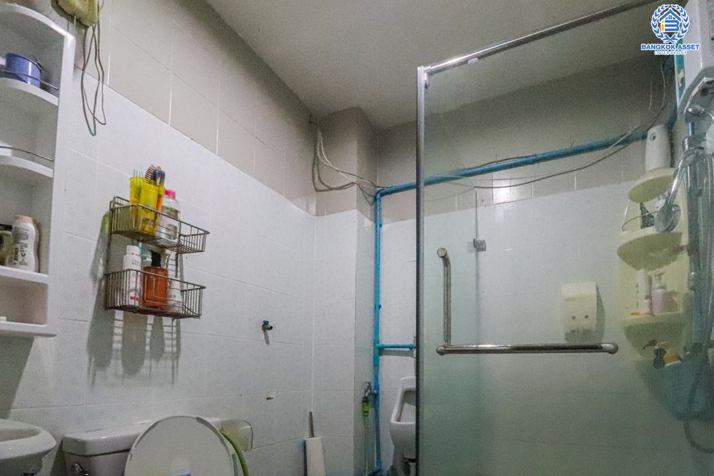 *****ทาวน์เฮ้าส์มือสอง ซอยลาดพร้าว122 เนื้อที่ 45 ตร.ว. ฟังก์ชัน 4 ห้องนอน 4 ห้องน้ำ 4 ที่จอดรถ บ้านสภาพดีเยี่ยม ทำเลดีเหมาะกับการทำธุรกิจ เดินทางสะดวกสบาย เชื่อมต่อถนนลาดพร้าว ถนนเลียบทางด่วนรามอินทรา ถนนรามคำแหง ใกล้รถไฟฟ้าสายสีเหลือง "สถานีมหาดไทย" และจุดขึ้นทางด่วน "ฉลองรัช"