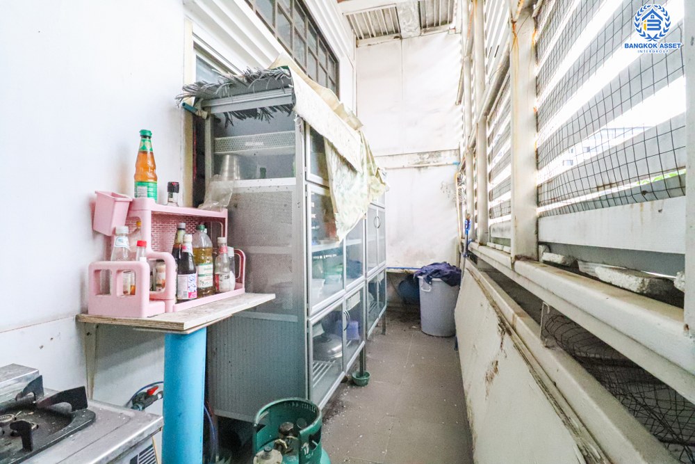 *****ทาวน์เฮ้าส์มือสอง ซอยลาดพร้าว122 เนื้อที่ 45 ตร.ว. ฟังก์ชัน 4 ห้องนอน 4 ห้องน้ำ 4 ที่จอดรถ บ้านสภาพดีเยี่ยม ทำเลดีเหมาะกับการทำธุรกิจ เดินทางสะดวกสบาย เชื่อมต่อถนนลาดพร้าว ถนนเลียบทางด่วนรามอินทรา ถนนรามคำแหง ใกล้รถไฟฟ้าสายสีเหลือง "สถานีมหาดไทย" และจุดขึ้นทางด่วน "ฉลองรัช"