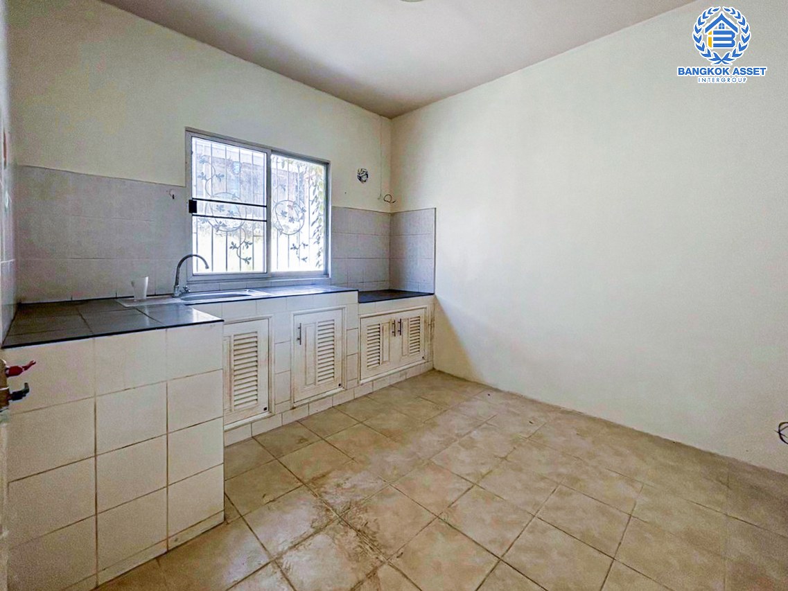 *****ทาวน์เฮ้าส์มือสองนนทบุรี โครงการ พฤกษา33 กาญจนาภิเษก เนื้อที่ 18 ตร.ว. ฟังก์ชัน 3 ห้องนอน 2 ห้องน้ำ 1 ที่จอดรถ บนทำเลแห่งการเดินทาง เชื่อมต่อถนนกาญจนาภิเษก, ถนนบ้านกล้วย-ไทรน้อย, ถนนรัตนาธิเบศร์ ใกล้รถไฟฟ้าสายสีม่วง "สถานีสถานีคลองบางไผ่" และจุดขึ้นทางด่วน "ศรีรัช"