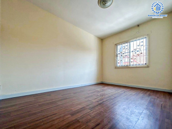 *****ทาวน์เฮ้าส์มือสองนนทบุรี โครงการ พฤกษา33 กาญจนาภิเษก เนื้อที่ 18 ตร.ว. ฟังก์ชัน 3 ห้องนอน 2 ห้องน้ำ 1 ที่จอดรถ บนทำเลแห่งการเดินทาง เชื่อมต่อถนนกาญจนาภิเษก, ถนนบ้านกล้วย-ไทรน้อย, ถนนรัตนาธิเบศร์ ใกล้รถไฟฟ้าสายสีม่วง "สถานีสถานีคลองบางไผ่" และจุดขึ้นทางด่วน "ศรีรัช"