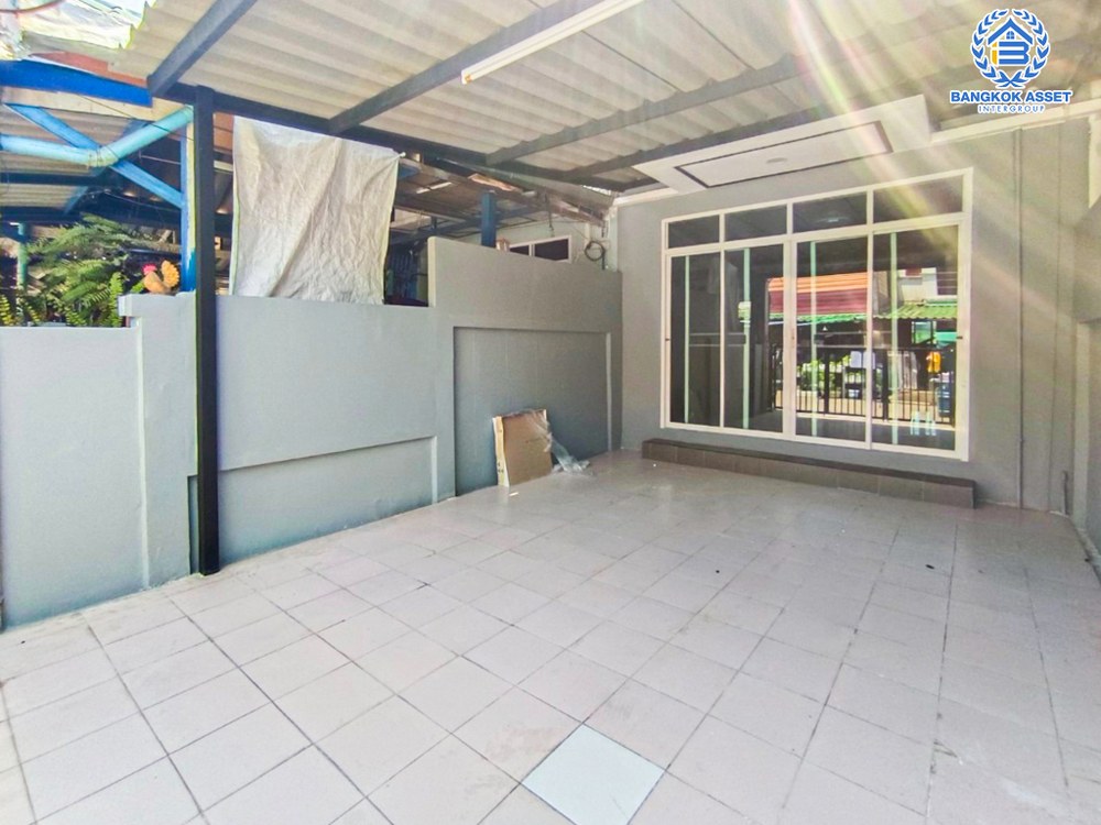 *****ทาวน์เฮ้าส์มือสอง โครงการ ร่มรื่นวิลล์ ราชพฤกษ์-สวนผัก เนื้อที่กว้าง 20.10 ตร.ว. ฟังก์ชัน 2 ห้องนอน 2 ห้องน้ำ 1 ที่จอดรถ บ้านตกแต่งใหม่ สภาพดีมากพร้อมเข้าอยู่ บนทำเลเดินทางสะดวกสบาย เชื่อมต่อถนนนครอินทร์ ถนนกาญจนาภิเษก ถนนราชพฤกษ์ ใกล้จุดขึ้นทางด่วน "ศรีรัช-วงแหวนรอบนอก"