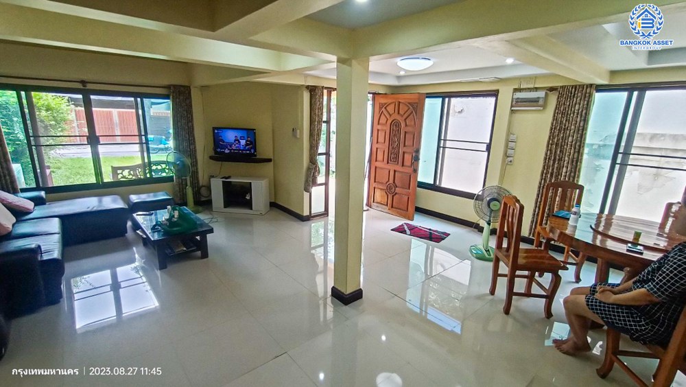 *****บ้านเดี่ยวลาดพร้าว71 ทำเลดีมาก เนื้อที่ 50 ตร.ว. ฟังก์ชัน 3 ห้องนอน 3 ห้องน้ำ บ้านสภาพดีเยี่ยม มีพื้นที่รอบบ้านกว้างขวาง บนทำเลสามารถเดินทางเข้า-ออกในเมืองสะดวก เชื่อมต่อถนนนาคนิวาส ถนนเลียบทางด่วนรามอินทราอาจณรงค์ ซอยลาดพร้าว71