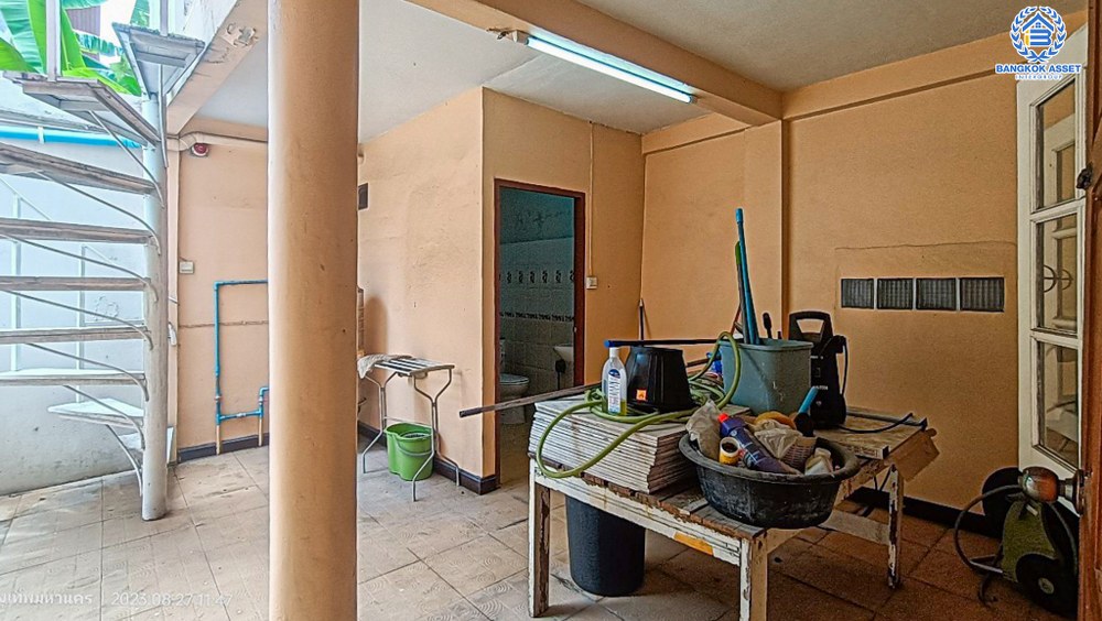 *****บ้านเดี่ยวลาดพร้าว71 ทำเลดีมาก เนื้อที่ 50 ตร.ว. ฟังก์ชัน 3 ห้องนอน 3 ห้องน้ำ บ้านสภาพดีเยี่ยม มีพื้นที่รอบบ้านกว้างขวาง บนทำเลสามารถเดินทางเข้า-ออกในเมืองสะดวก เชื่อมต่อถนนนาคนิวาส ถนนเลียบทางด่วนรามอินทราอาจณรงค์ ซอยลาดพร้าว71