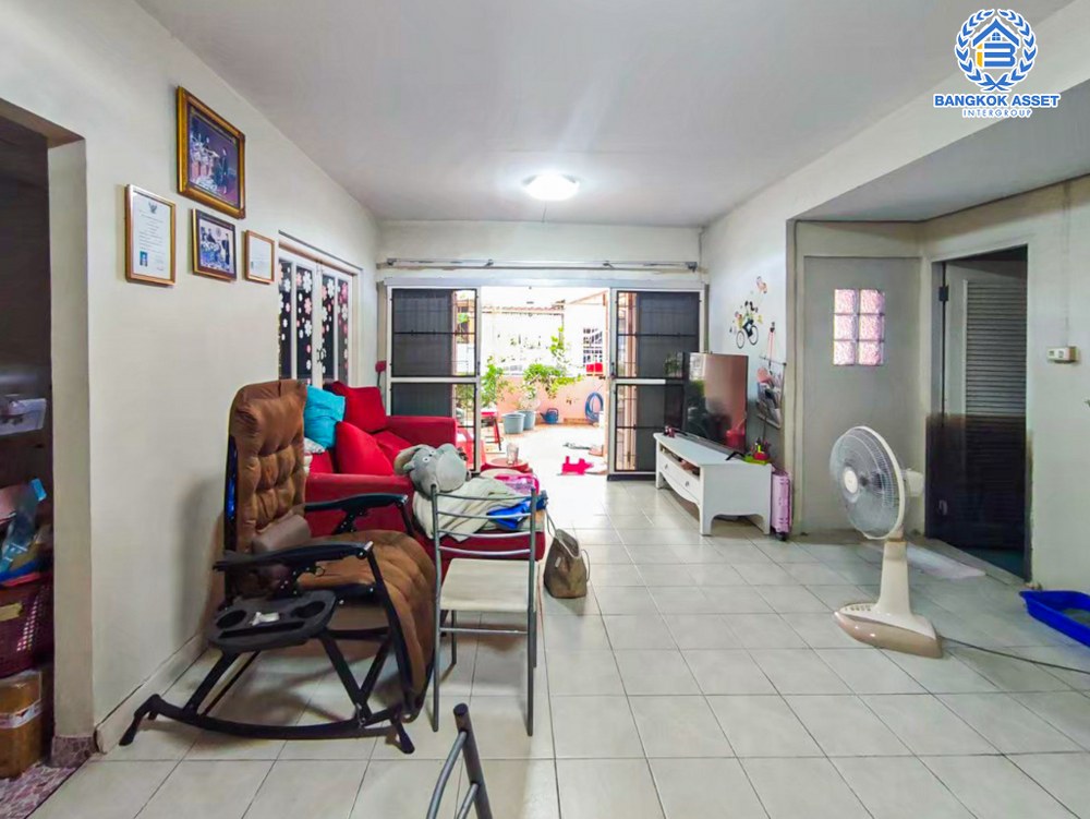 *****ทาวน์เฮ้าส์มือสอง โครงการ พฤกษา13 คลองหลวง เนื้อที่ 24 ตร.ว. ฟังก์ชัน 3 ห้องนอน 2 ห้องน้ำ 1 ที่จอดรถ ภายในดีเยี่ยม พร้อมเข้าอยู่ทันที บนทำเลเดินทางสะดวก เชื่อมต่อถนนรังสิตคลอง3 ถนนกาญจนาภิเษก ถนนพหลโยธิน ใกล้รถไฟฟ้าสายสีแดง "สถานีรังสิต" และจุดขึ้นดอนเมืองมอเตอร์เวย์