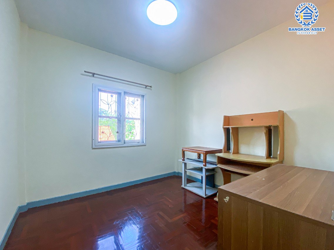 *****ทาวน์เฮ้าส์มือสองนนทบุรี โครงการ เปี่ยมสุข รัตนาธิเบศร์34 เนื้อที่กว้าง 21 ตร.ว. ฟังก์ชัน 3 ห้องนอน 2 ห้องน้ำ 1 ที่จอดรถ บ้านสวยพร้อมอยู่ ทาสีใหม่ทั้งหลัง บนทำเลเดินทางสะดวก ใกล้ทางด่วน "งามวงศ์วาน" ติดรถไฟฟ้าสายสีม่วง "สถานีสะพานพระนั่งเกล้า" เพียง 5 นาทีก็ถึง!