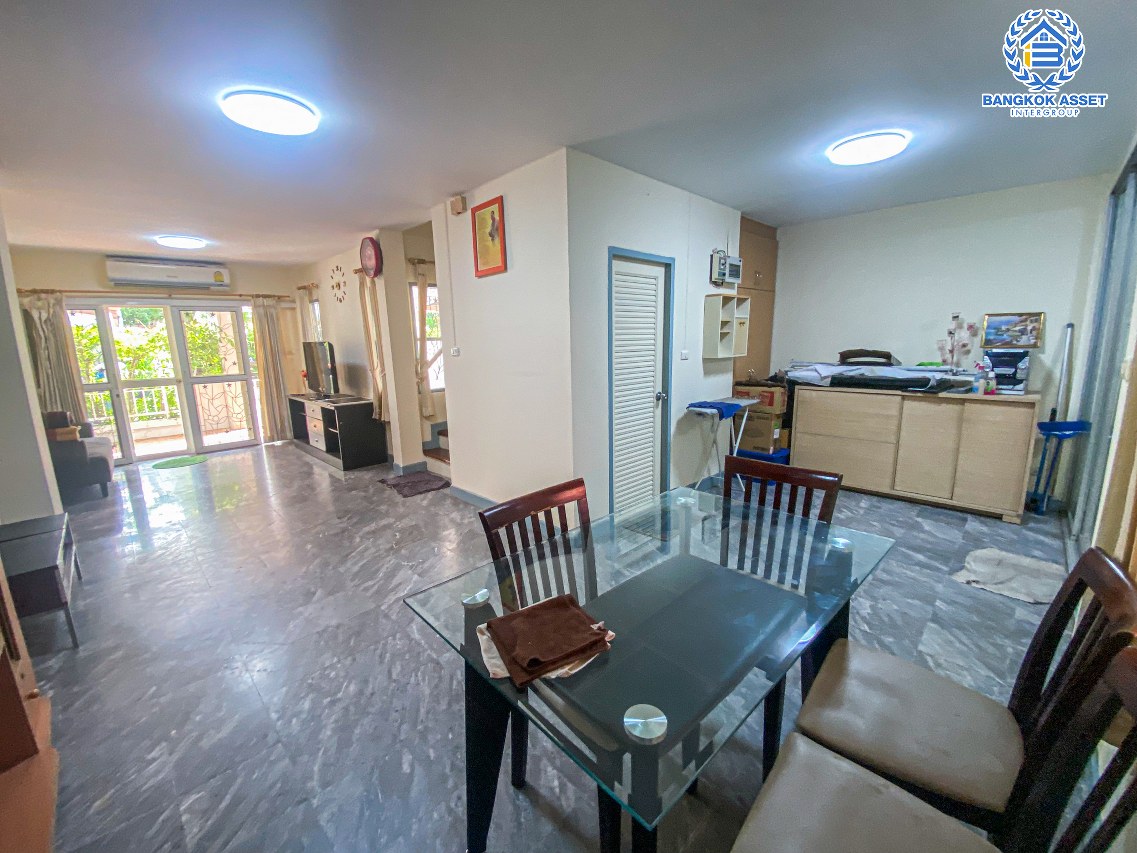 *****ทาวน์เฮ้าส์มือสองนนทบุรี โครงการ เปี่ยมสุข รัตนาธิเบศร์34 เนื้อที่กว้าง 21 ตร.ว. ฟังก์ชัน 3 ห้องนอน 2 ห้องน้ำ 1 ที่จอดรถ บ้านสวยพร้อมอยู่ ทาสีใหม่ทั้งหลัง บนทำเลเดินทางสะดวก ใกล้ทางด่วน "งามวงศ์วาน" ติดรถไฟฟ้าสายสีม่วง "สถานีสะพานพระนั่งเกล้า" เพียง 5 นาทีก็ถึง!