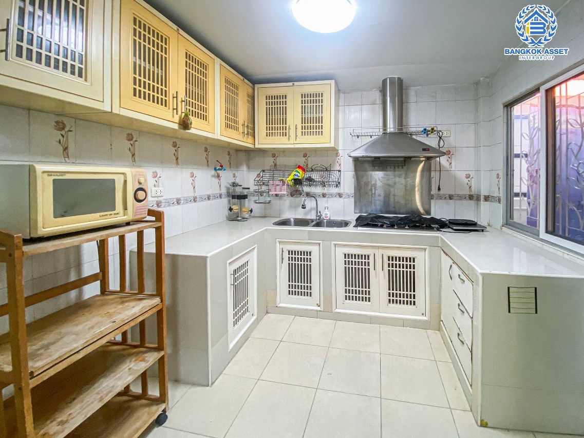 *****ทาวน์เฮ้าส์มือสองนนทบุรี โครงการ เปี่ยมสุข รัตนาธิเบศร์34 เนื้อที่กว้าง 21 ตร.ว. ฟังก์ชัน 3 ห้องนอน 2 ห้องน้ำ 1 ที่จอดรถ บ้านสวยพร้อมอยู่ ทาสีใหม่ทั้งหลัง บนทำเลเดินทางสะดวก ใกล้ทางด่วน "งามวงศ์วาน" ติดรถไฟฟ้าสายสีม่วง "สถานีสะพานพระนั่งเกล้า" เพียง 5 นาทีก็ถึง!