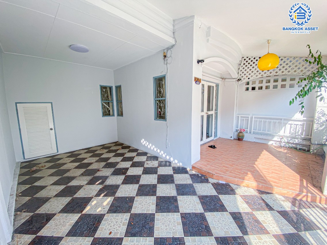 *****ทาวน์เฮ้าส์มือสองนนทบุรี โครงการ เปี่ยมสุข รัตนาธิเบศร์34 เนื้อที่กว้าง 21 ตร.ว. ฟังก์ชัน 3 ห้องนอน 2 ห้องน้ำ 1 ที่จอดรถ บ้านสวยพร้อมอยู่ ทาสีใหม่ทั้งหลัง บนทำเลเดินทางสะดวก ใกล้ทางด่วน "งามวงศ์วาน" ติดรถไฟฟ้าสายสีม่วง "สถานีสะพานพระนั่งเกล้า" เพียง 5 นาทีก็ถึง!