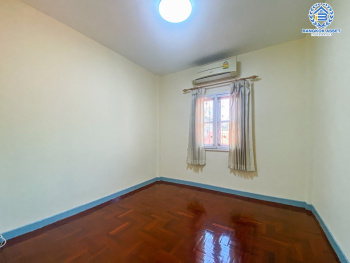 *****ทาวน์เฮ้าส์มือสองนนทบุรี โครงการ เปี่ยมสุข รัตนาธิเบศร์34 เนื้อที่กว้าง 21 ตร.ว. ฟังก์ชัน 3 ห้องนอน 2 ห้องน้ำ 1 ที่จอดรถ บ้านสวยพร้อมอยู่ ทาสีใหม่ทั้งหลัง บนทำเลเดินทางสะดวก ใกล้ทางด่วน "งามวงศ์วาน" ติดรถไฟฟ้าสายสีม่วง "สถานีสะพานพระนั่งเกล้า" เพียง 5 นาทีก็ถึง!