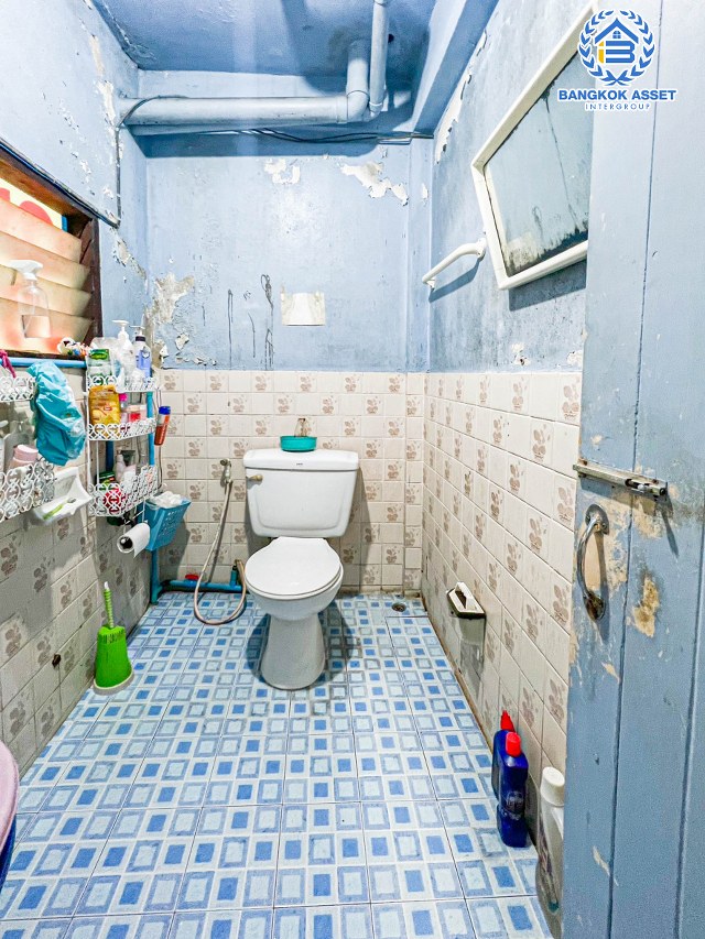 *****ทาวน์เฮ้าส์มือสองนนทบุรี หมู่บ้าน ทรัพย์สิทธิชัย แจ้งวัฒนะ เนื้อที่ 16 ตร.ว. ฟังก์ชัน 2 ห้องนอน 2 ห้องน้ำ 1 ที่จอดรถ บนทำเลแห่งการเดินทาง เชื่อมต่อถนนแจ้งวัฒนะ, ถนนติวานนท์ ใกล้แหล่งอำนวยความสะดวก และรถไฟฟ้าสายสีชมพู "สถานีเลี่ยงเมืองปากเกร็ด" จองเลย!