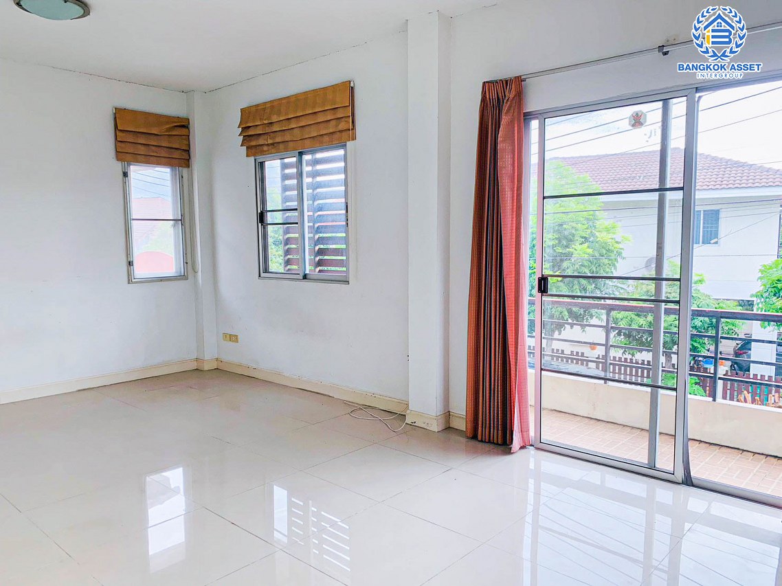 *****บ้านแฝดมือสองนครปฐม โครงการ พรทวี วิวสวน บรมราชชนนี หลังมุม! เนื้อที่กว้างมากถึง 54.1 ตร.ว. ฟังก์ชัน 3 ห้องนอน 2 ห้องน้ำ 1 ที่จอดรถ แถมฟรี! 1 เครื่องปรับอากาศ บนทำเลเดินทางสะดวก เชื่อมต่อถนนบรมราชชนนี, ถนนพุทธมณฑลสาย 4 และสาย 5 ใกล้มหาวิทยาลัยมหิดล ในราคาสุดคุ้ม!