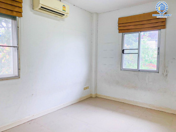 *****บ้านแฝดมือสองนครปฐม โครงการ พรทวี วิวสวน บรมราชชนนี หลังมุม! เนื้อที่กว้างมากถึง 54.1 ตร.ว. ฟังก์ชัน 3 ห้องนอน 2 ห้องน้ำ 1 ที่จอดรถ แถมฟรี! 1 เครื่องปรับอากาศ บนทำเลเดินทางสะดวก เชื่อมต่อถนนบรมราชชนนี, ถนนพุทธมณฑลสาย 4 และสาย 5 ใกล้มหาวิทยาลัยมหิดล ในราคาสุดคุ้ม!